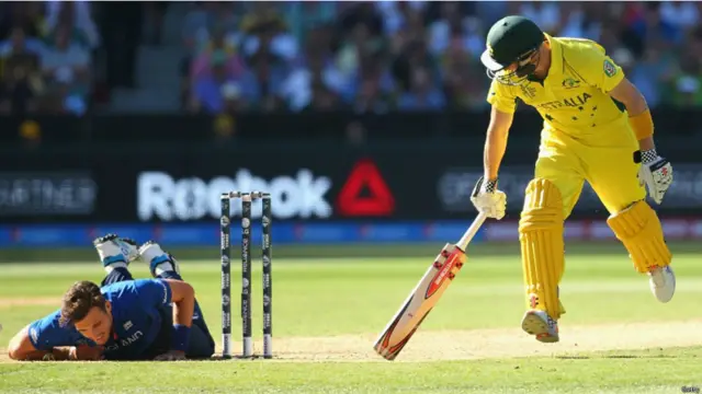 فن آسٹریلوی کپتان کو رن آؤٹ کرنے میں ناکام رہے تاہم انھوں نے مجموعی طور پر 71 رنز دے کر پانچ وکٹیں لیں۔