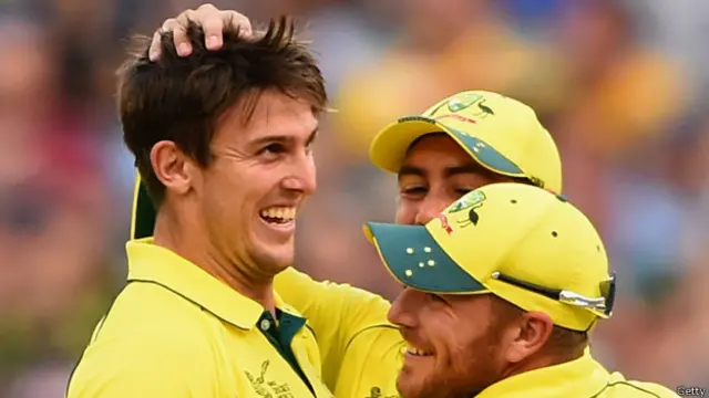 مچل مارش کی شاٹ پچ گیندوں کا انگلش بلے بازوں کے پاس کوئی جواب نہ تھا