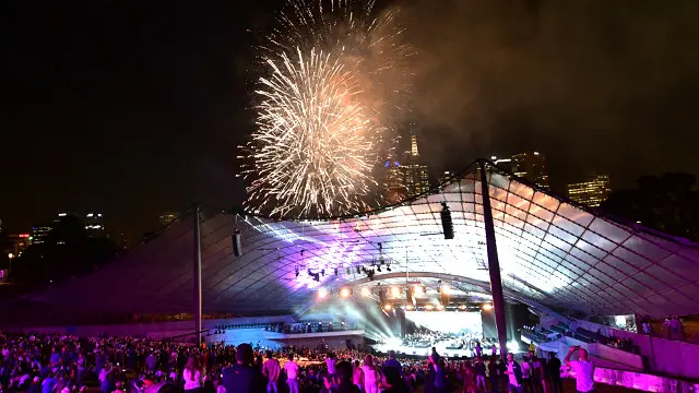 জাঁকজমকপূর্ণ উদ্বোধনী অনুষ্ঠান