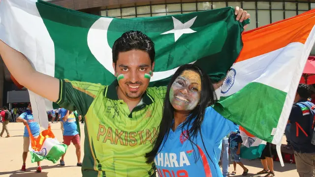 ایڈیلیڈ میں دونوں ممالک کے شائقین کی بڑی تعداد جمع ہے جبکہ دنیا بھر میں ایک ارب سے زیادہ افراد نے یہ مقابلہ دیکھا