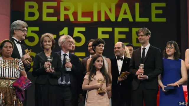 Selain Taxi, film lain yang memperoleh penghargaan adalah film Queen of the Desert karya Werner Herzog.