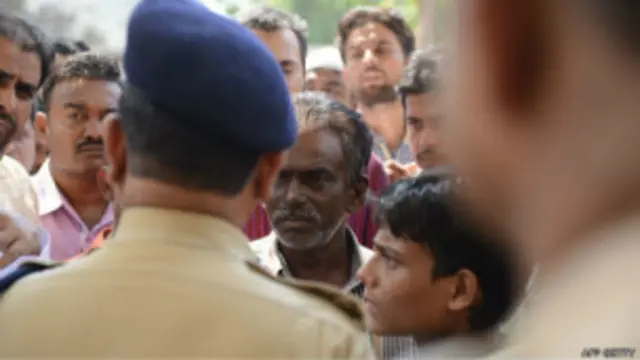 पुलिस प्रशासन के लोग घटना स्थ पर पंहुच चुके हैं