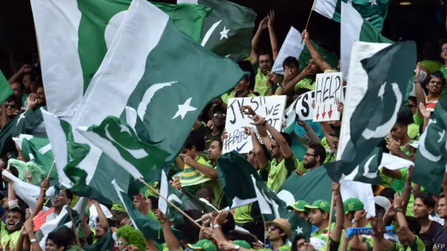 अमिताभ बच्चन बन गए क्रिकेट कमेंटेटर