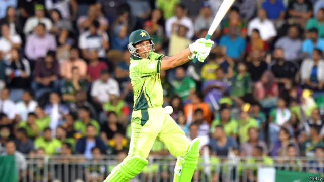 یونس خان کی مسلسل ناکامی پر مصباح الحق کا کہنا تھا کہ لوگ جلدی فیصلہ کر لیتے ہیں جبکہ اس وقت ایسی ٹیم بنانا اہم ہے جو جیتے