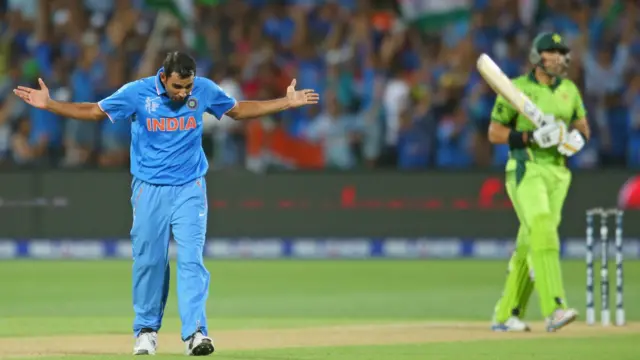 بھارت کی محمد شامی نے میچ میں بہترین باولنگ مظہرہ کرتے ہوئے 9 اورز میں 35 رنز دے کر چار وکٹیں حاصل کیں۔