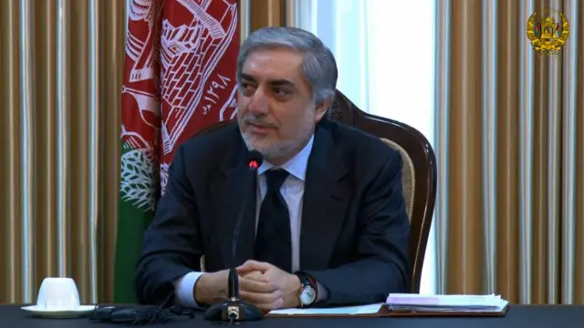 ښاغلی عبدالله وايي افغانان به د سولې خبرو له ټولو پرمختګونو خبرول کېږي