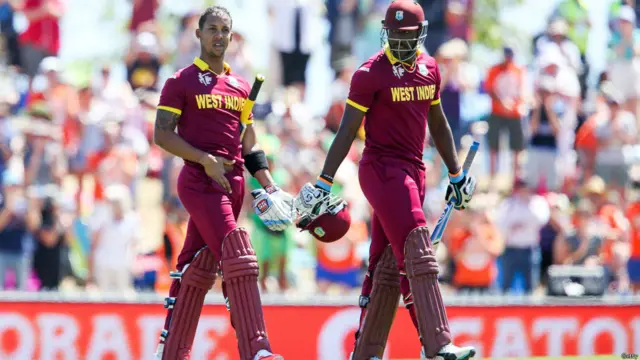 اس سے قبل آئرلینڈ نے ٹاس جیت کر پہلے فیلڈنگ کا فیصلہ کیا تو ویسٹ انڈیز نے 7 وکٹوں کے نقصان پر 304 رنز بنائے۔