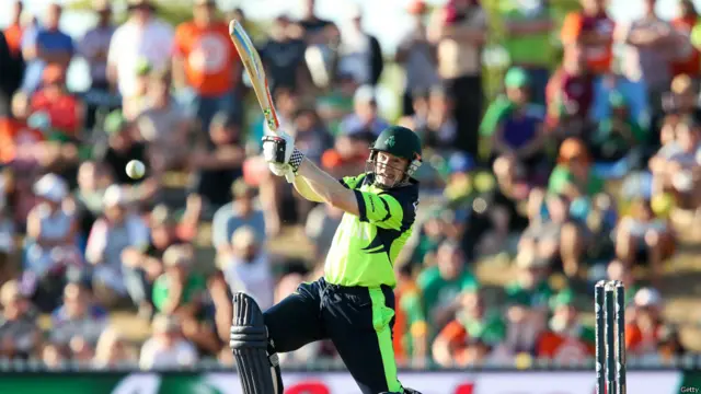 کرکٹ کے 11ویں عالمی کپ کے پول بی میں پیر کو آئرلینڈ نے ویسٹ انڈیز کو چار وکٹوں سے شکست دے کر ٹورنامنٹ میں پہلی کامیابی حاصل کر لی۔