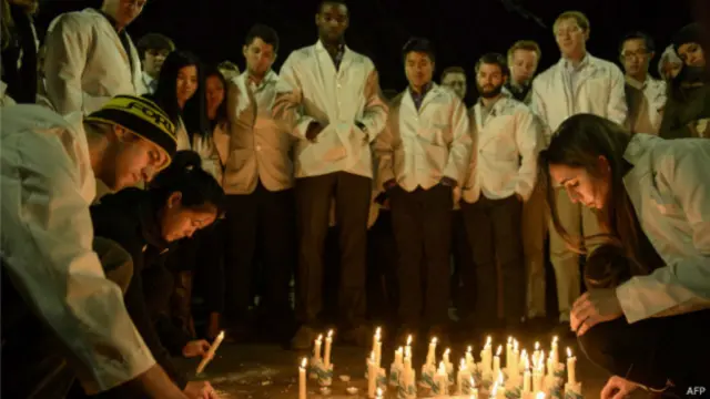 یونیورسٹی کے طلبہ نے ان سے اظہار عقیدت اس طرح کیا