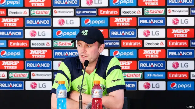 آئرلینڈ کی کرکٹ ٹیم کے کپتان ولیم پورٹرفیلڈ اور پال سٹرلنگ نے پہلی وکٹ کی شراکت میں 71 رنز بنائے