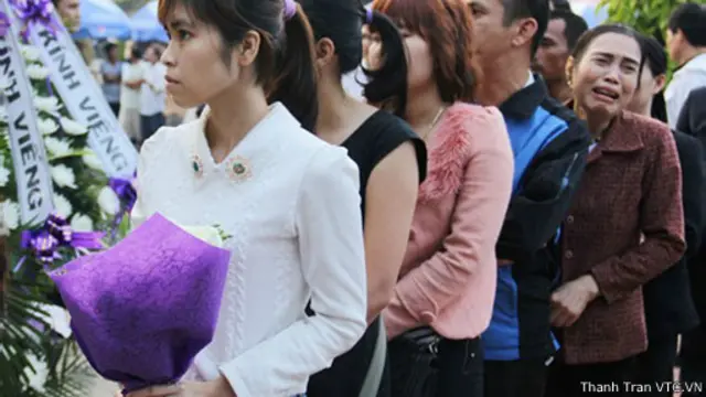 Nhiều người dẫn đã tới nói lời vĩnh biệt ông Nguyễn Bá Thanh