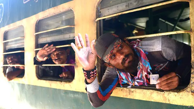 پاکستان اور بھارت اکثر ایک دوسرے ماہی گیروں کو غلطی سے سمندری حدود میں داخل ہونے پر گرفتار کر لیتے ہیں