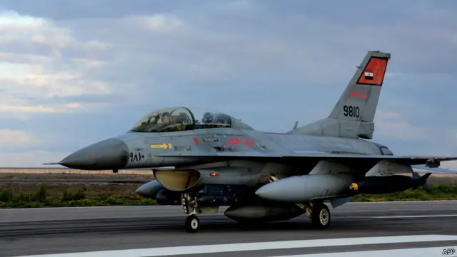 الطائرات المصرية قصفت مواقع لتنظيم الدولة الإسلامية في ليبيا.