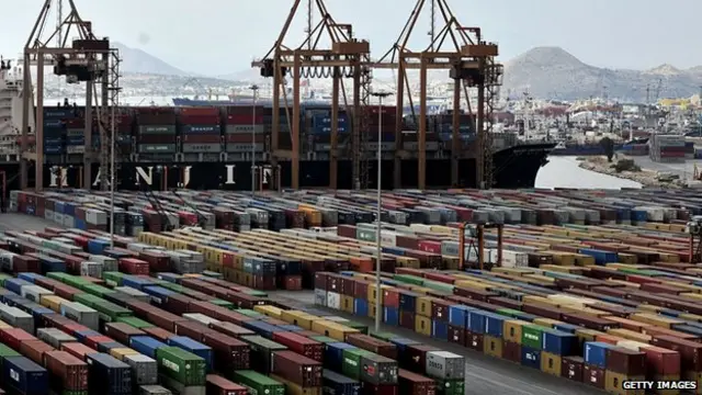 بندرگاه تجاری و صنعتی پیره. خروج یونان از اتحادیه اروپا مشکلات اقتصادی فراوانی ایجاد خواهد کرد اما ممکن است باعث افزایش صادرات این کشور شود