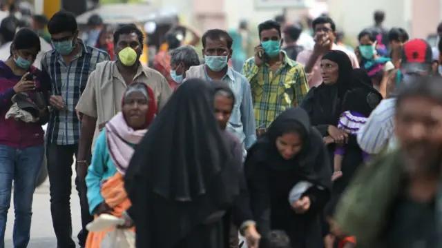 عام لوگ بیماری سے بچنے کے لیے تمام احتیاط برت رہے ہیں