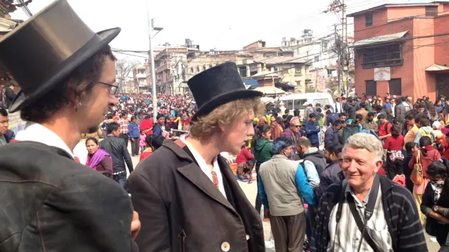 نیپال میں ہندو آبادی اکثریت میں ہے۔ میلے کے موقع پر عام لوگوں کے علاوہ نیپال کے صدر، وزرا اور ملک کے سابق بادشاہ اور ملکہ بھی ’شیو لنگ‘ پوجا کے لیے آتے ہیں۔ 