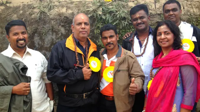 حکام کے مطابق مندر میں ملائیشیا، سنگاپور اور انڈونیشیا سے بھی ہندو آتے ہیں۔