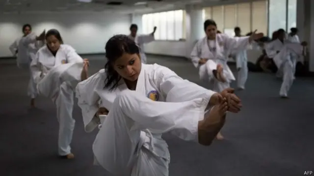 महिला कॉन्सटेबल 