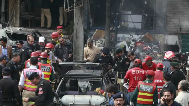 دھماکے کے کچھ دیر بعد ریسکیو 1122 کے کارکن بھی موقع پر پہنچ گئے اور زخمیوں کو میو اورگنگا رام ہسپتال پہنچایا۔