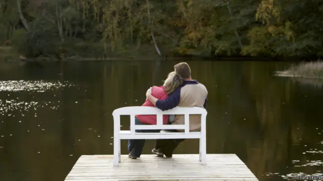 دقیقا روشن نیست چرا بعضی به رابطه خود پایبندند و برخی به دنبال روابط متعدد و کوتاه هستند