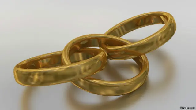 چندهمسری در بعضی جوامع نشانه قدرت و مکنت است بنابراین حتی افرادی که گرایش به تک همسری دارند ممکن است در عمل چند همسر اختیار کنند