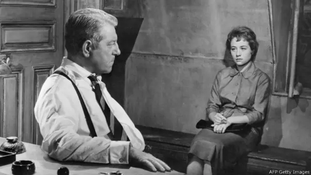 Жан Габен и Анни Жирардо в фильме "Мегрэ расставляет сети"