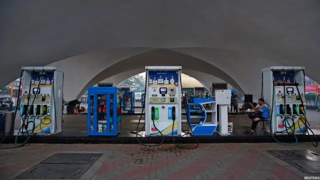 फ़्यूल स्टेशन, पेट्रोल पम्प, fuel station, petrol pump