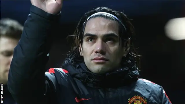 Radamel Falcao mengaku tidak nyaman bersama MU akibat sering duduk di bangku cadangan.