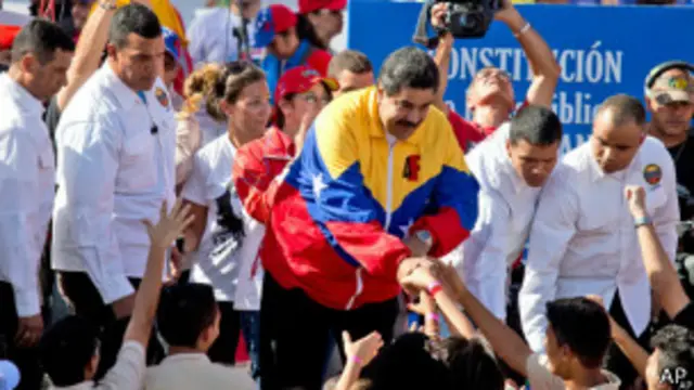 Maduro y escoltas