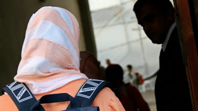 Ученица в платке