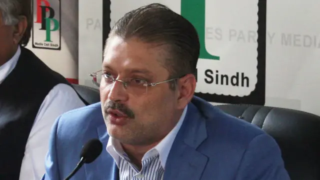 شرجیل انعام میمن پر جب ملک سے باہر جانے کی پابندی لگائی گئی وہ ملک سے باہر علاج کے لیے دبئی میں تھے