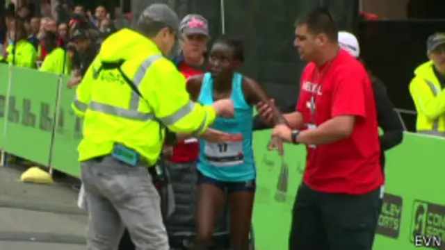 Los organizadores le entregaron a Ngetich un premio en metálico equivalente al que recibió el segundo lugar.