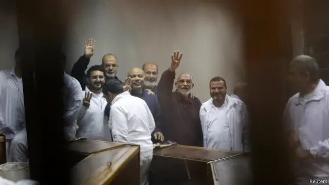 ألغت محكمة مصرية حكما بإعدام 36 من أعضاء الإخوان من بينهم محمد بديع.