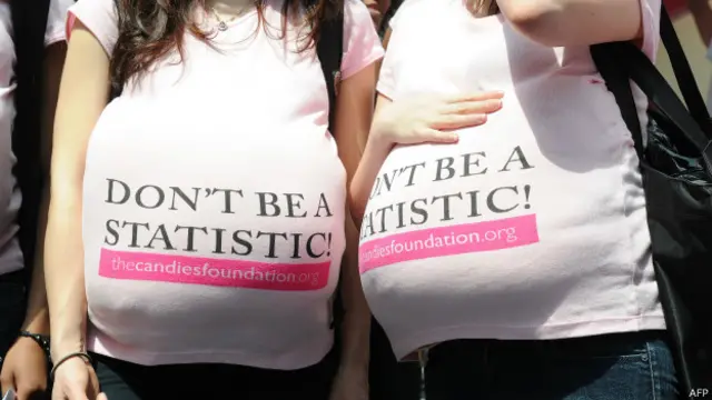 Демонстрация против дискриминации подростковых беременностей