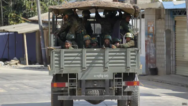 Xe chở lính tới Kokang