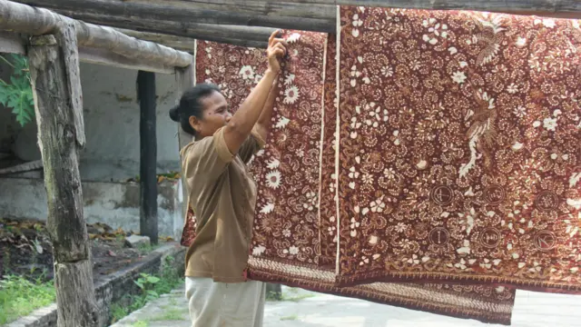Penjemuran merupakan proses terakhir pembuatan batik tulis