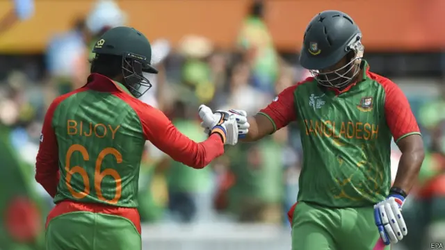 بنگلہ دیشی اوپنرز نے سست روی سے بلے بازی کی