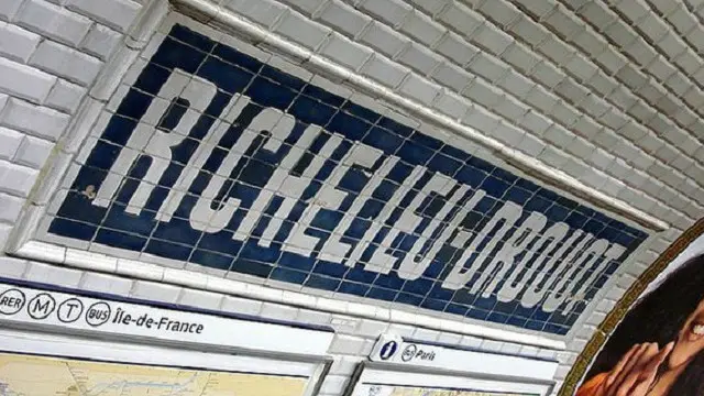 ویڈیو بنانے والے پال نولان کے مطابق وہ اور سٹیشن میں موجود دیگر لوگ کافی خطرہ محسوس کر رہے تھے