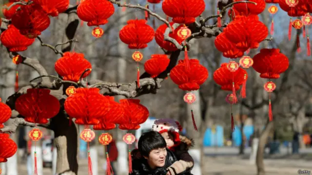 چین میں اس موقعے پر لوگ اپنے رشتے داروں سے ملنے جاتے ہیں