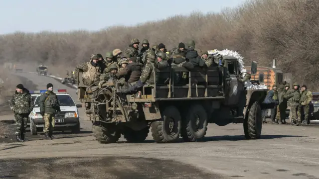 بدھ کے روز بڑی تعداد میں یوکرائن کی افواج کو شہر سے پسپا ہوتے ہوے دیکھاگیا