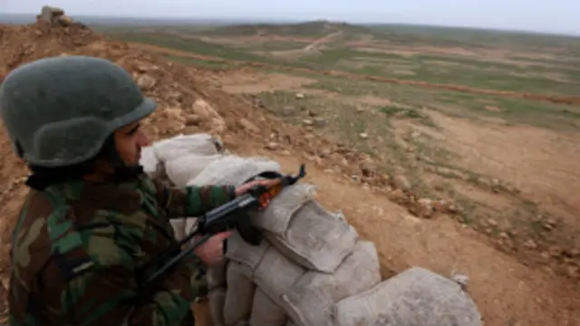 Los kurdos y las fuerzas rebeldes luchan contra el Estado Islámico.