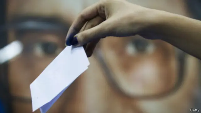 انتخابات مجلس شورای اسلامی و مجلس خبرگان رهبری برای اولین بار هر دو در یک روز برگزار می شود