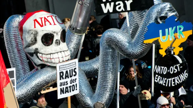 протесты против расширения НАТО в Германии