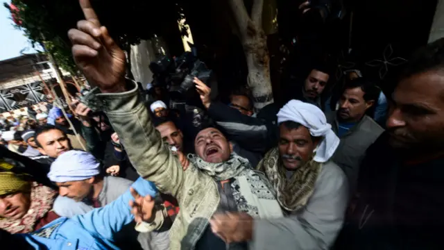 Libya'da IŞİD'in 21 Mısırlı Hristiyanı öldürmesinin ardından, aileler kurbanlar için gözyaşı döküyor. 