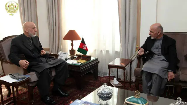 آقای غنی سلسله‌ای از دیدارهای مشورتی با چهره های سیاسی افغان را در مورد روند صلح آغاز کرده است