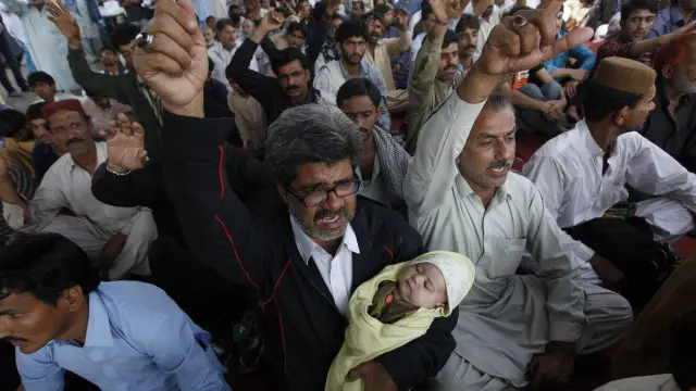 اس سے قبل بھی شیعہ برداری پر ہونے والے حملوں پر احتجاجی دھرنے کیے جاتے رہے ہیں
