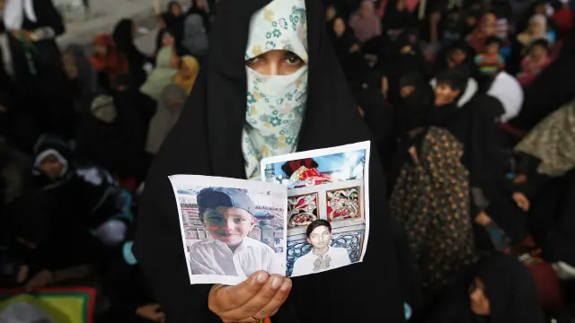 خواتین کی ایک بڑی تعداد بھی احتجاج میں شریک تھی