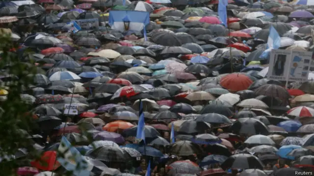 Muchos se adhirieron a la petición de marchar en silencio.