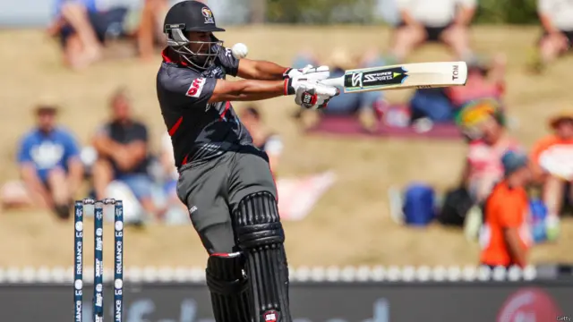 زمبابوے کے خلاف متحدہ عرب امارات کی ٹیم نے پر اعتماد انداز میں بیٹنگ کی۔