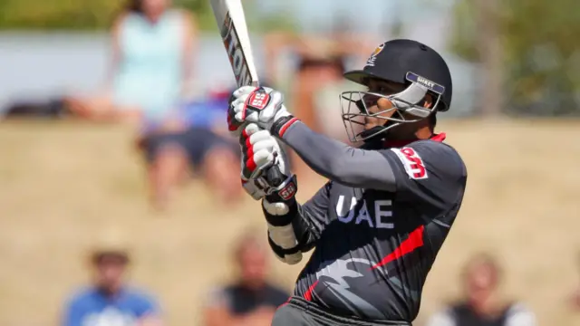 پاکستان کرکٹ ٹیم کے سابق اوپنر مدثر نذر متحدہ عرب امارات کی ٹیم کے بیٹنگ کوچ ہیں۔